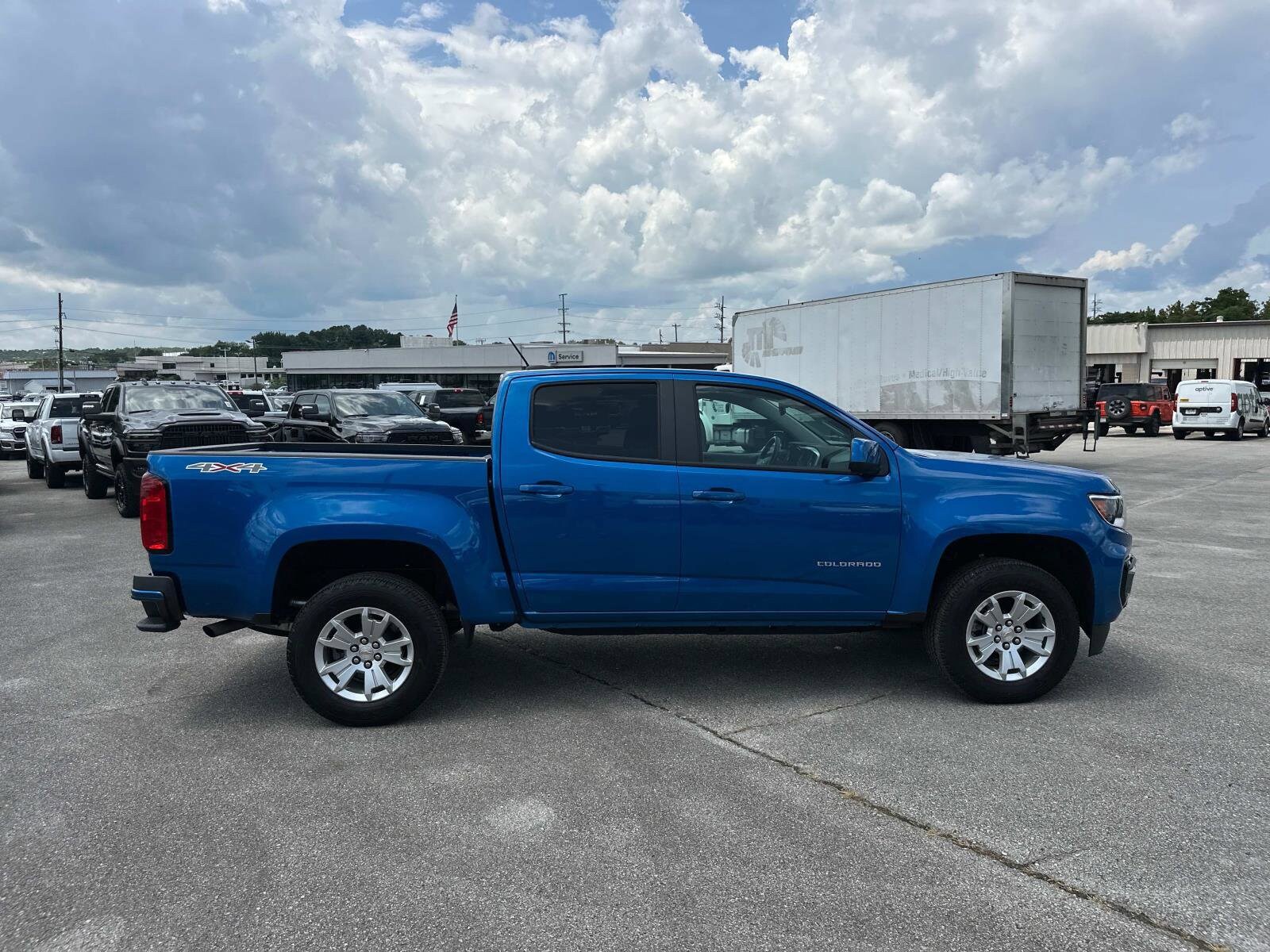 2022 Chevrolet Colorado LT photo 3