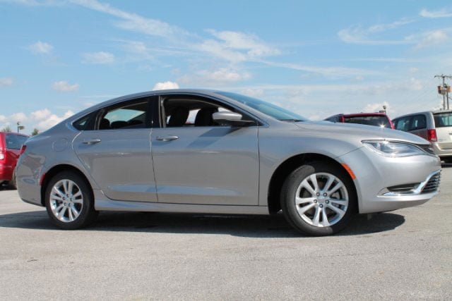 2016 Chrysler 4MATIC® 200d 4dr SUV