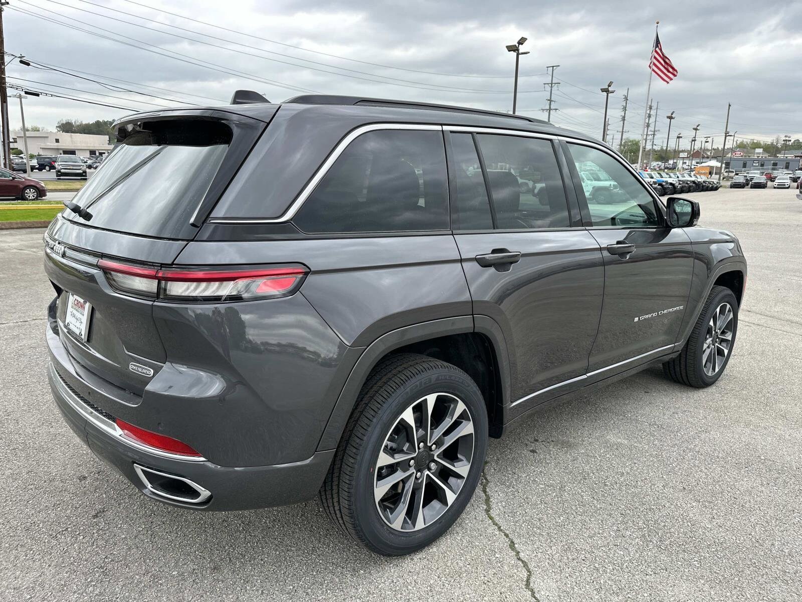 2025 Jeep Grand Cherokee Overland photo 4