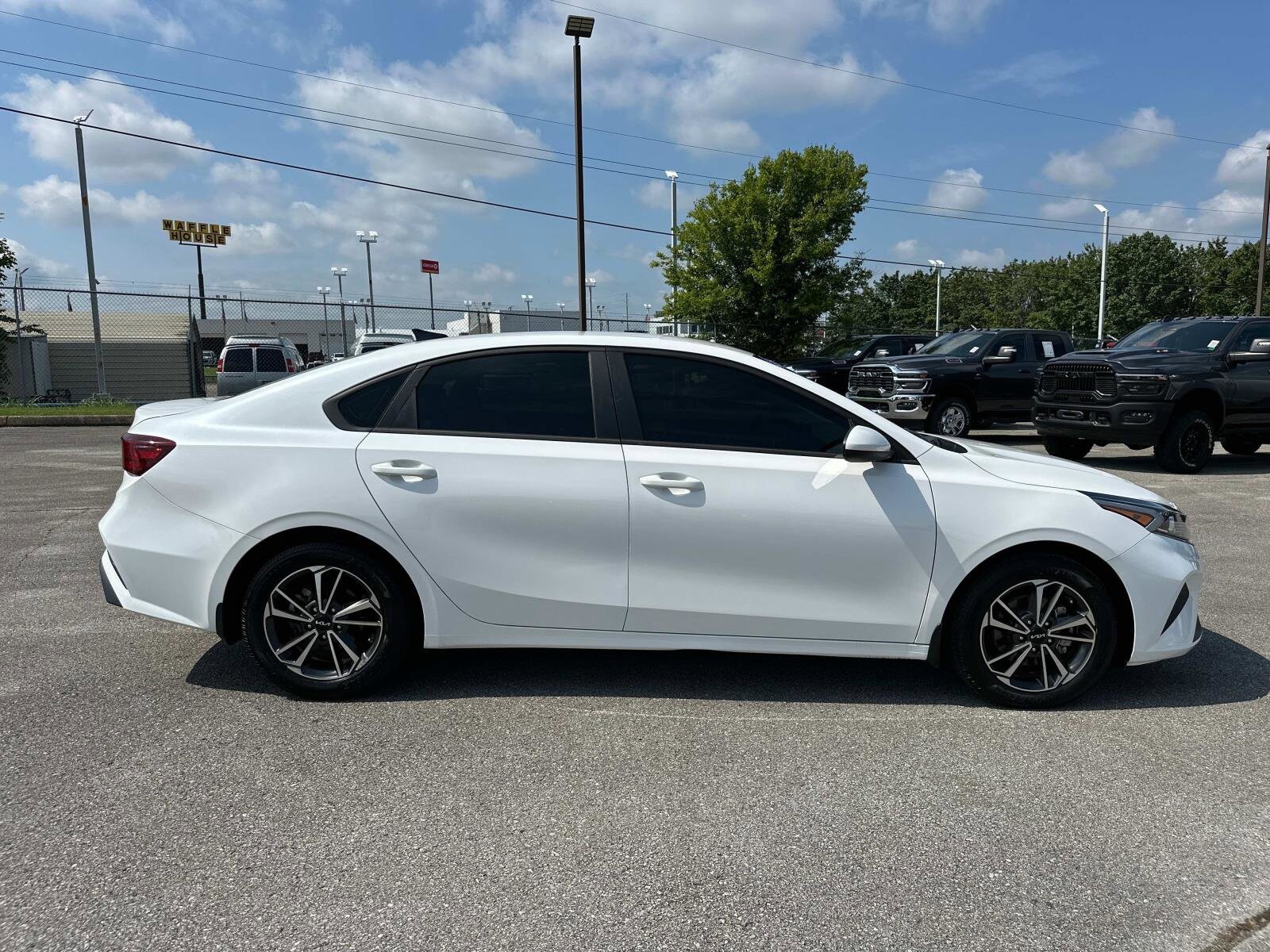 2023 Kia Forte LXS photo 3