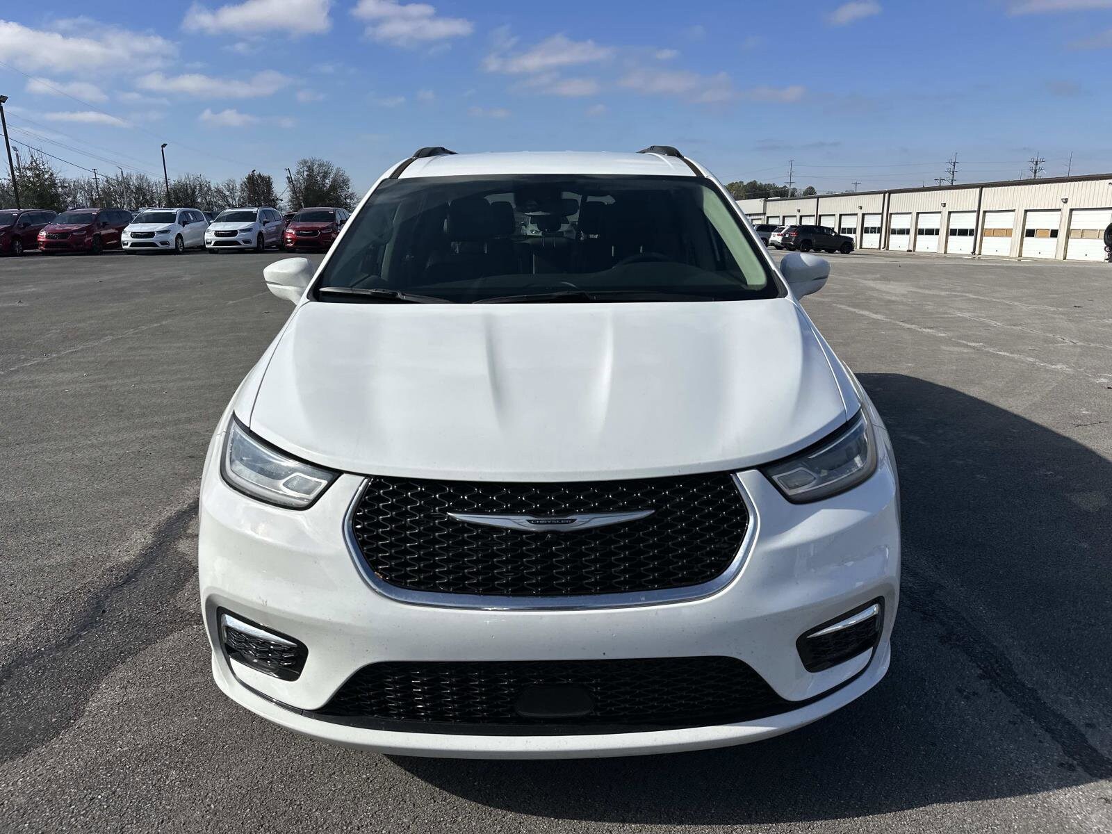 2022 Chrysler Pacifica Touring L photo 2