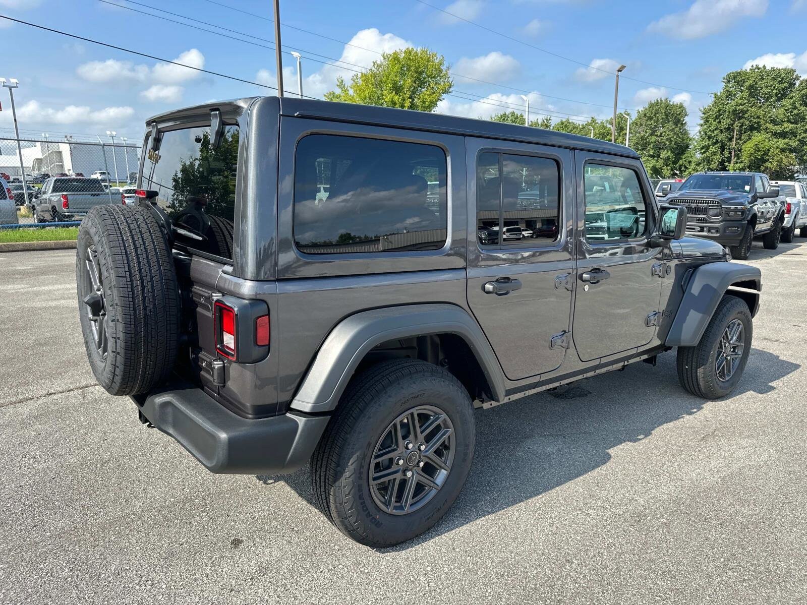 2025 Jeep Wrangler Sport photo 4