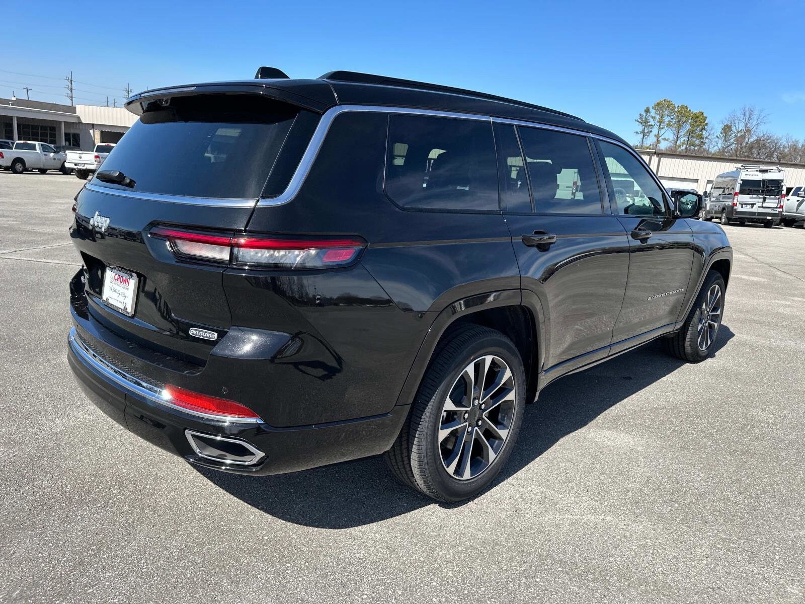2025 Jeep Grand Cherokee Overland photo 3