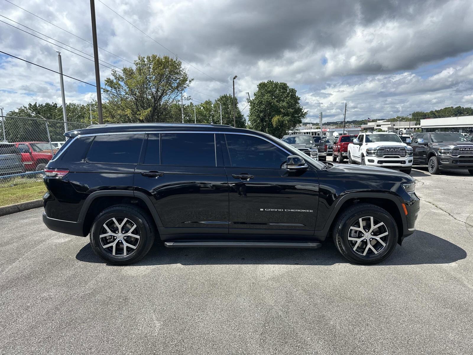 2023 Jeep Grand Cherokee Limited photo 2