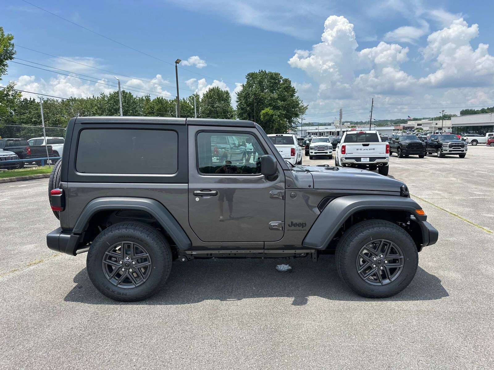2025 Jeep Wrangler Sport photo 3