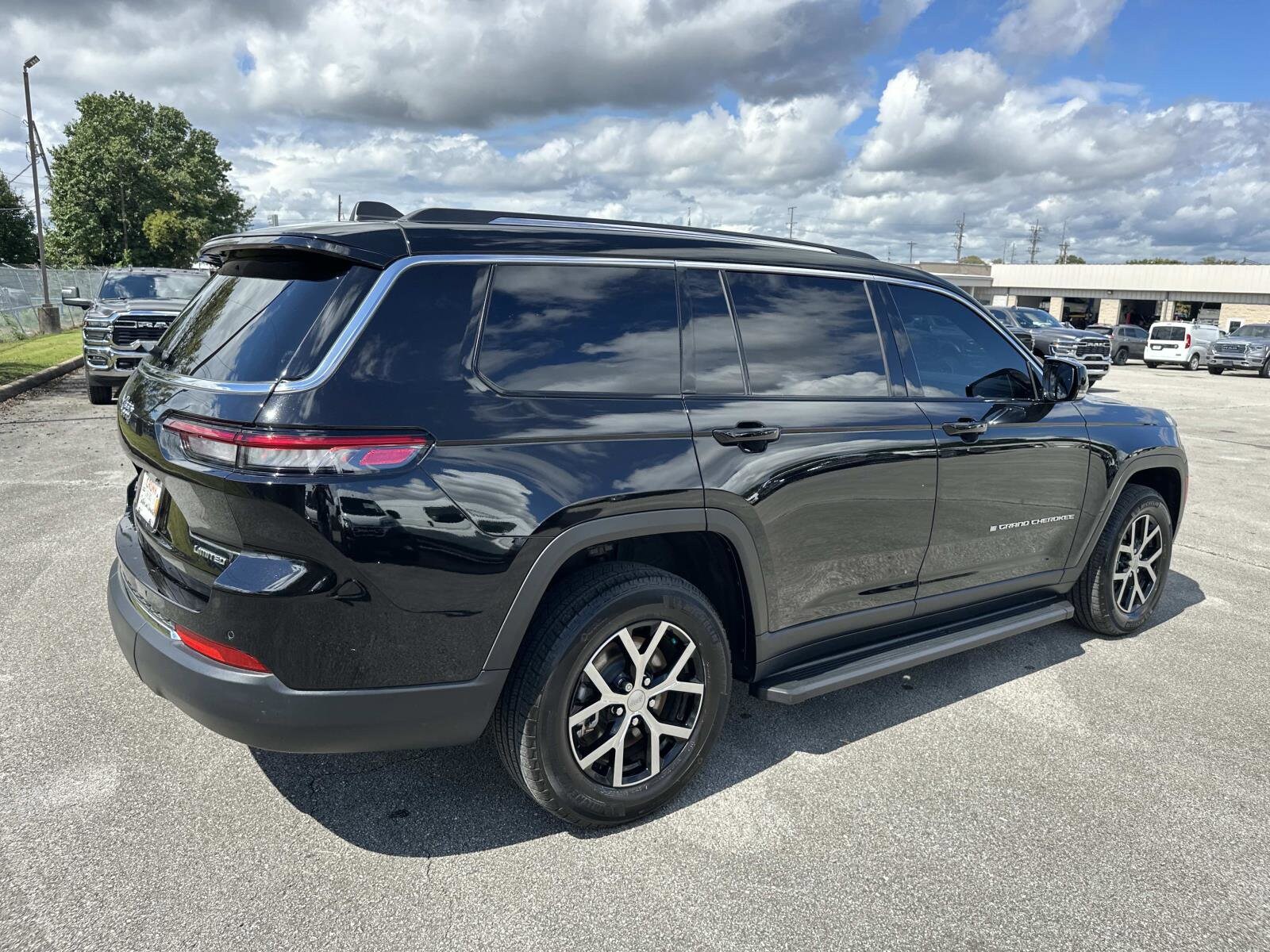 2023 Jeep Grand Cherokee Limited photo 3