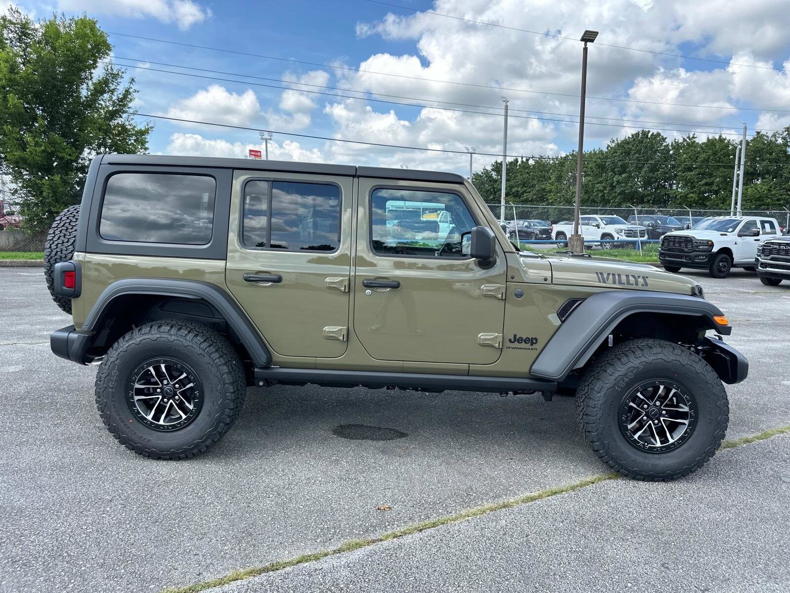 2025 Jeep Wrangler Willys photo 3