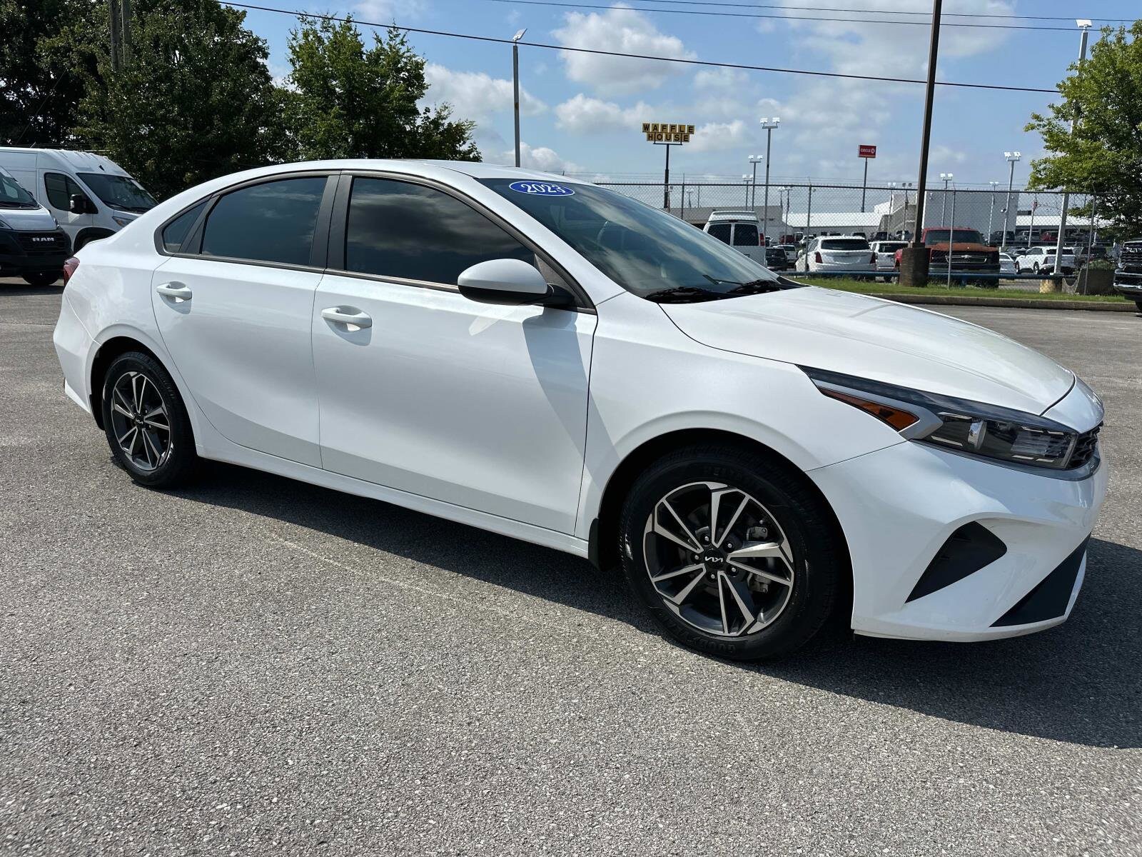 2023 Kia Forte LXS photo 2