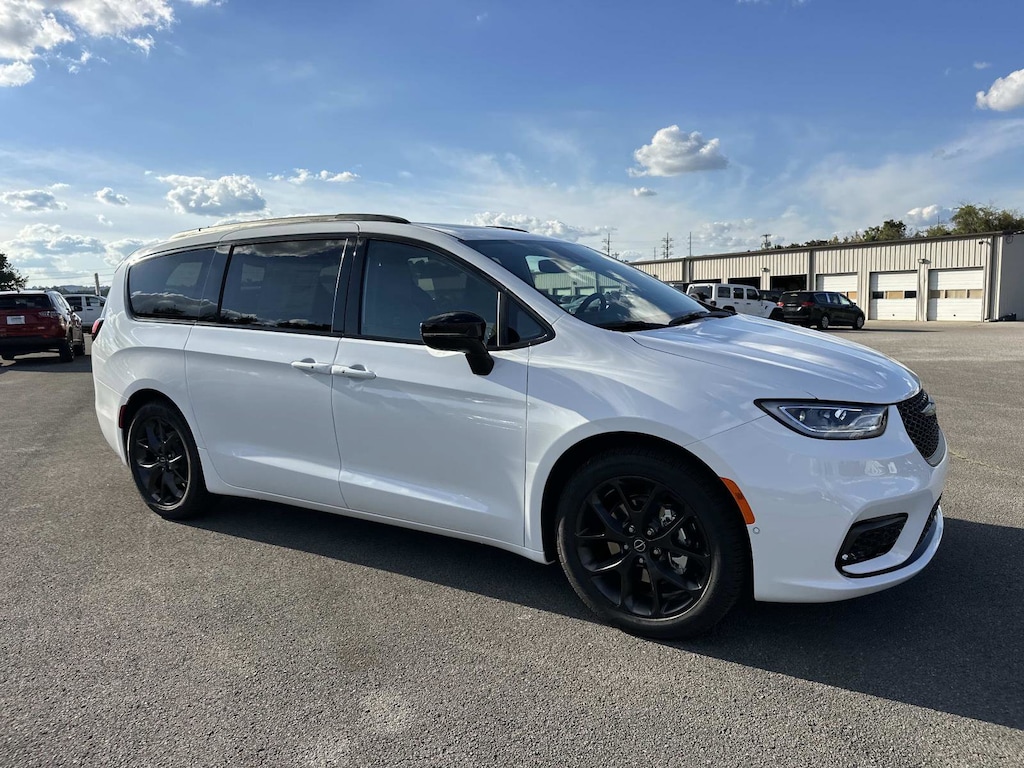 New 2026 Chrysler Pacifica Limited Passenger Van
