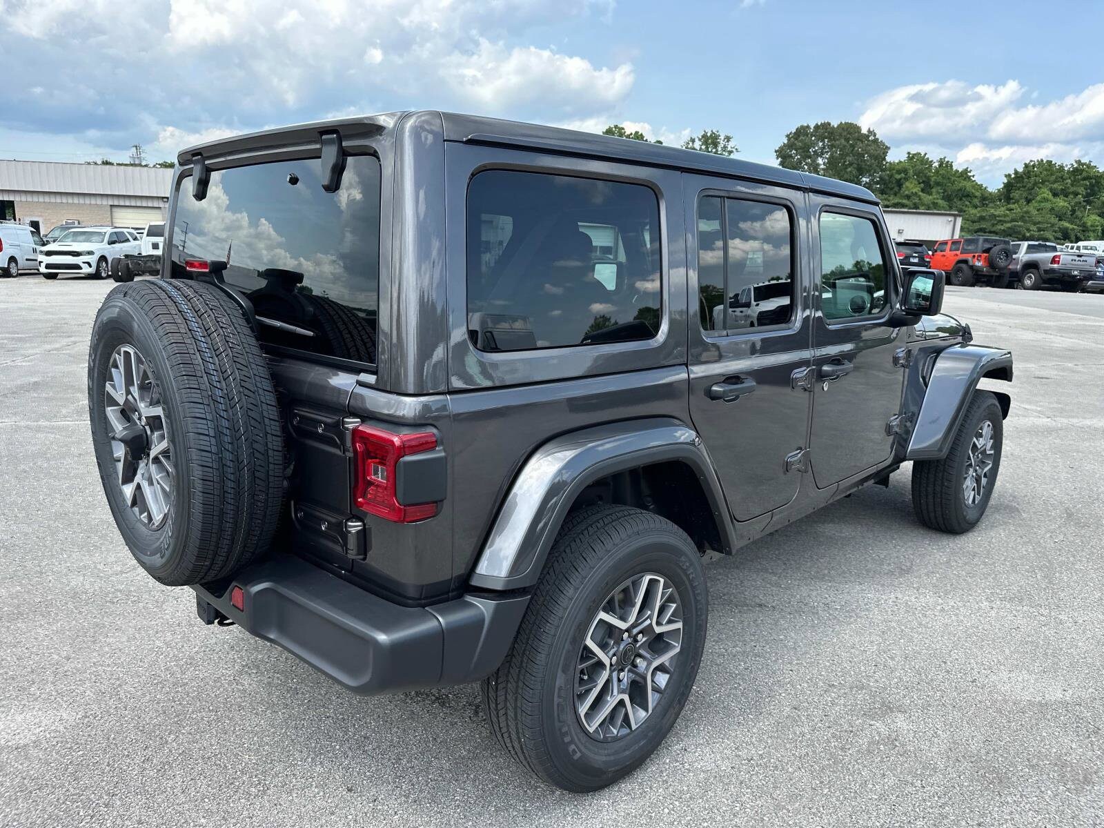2025 Jeep Wrangler Sahara photo 4