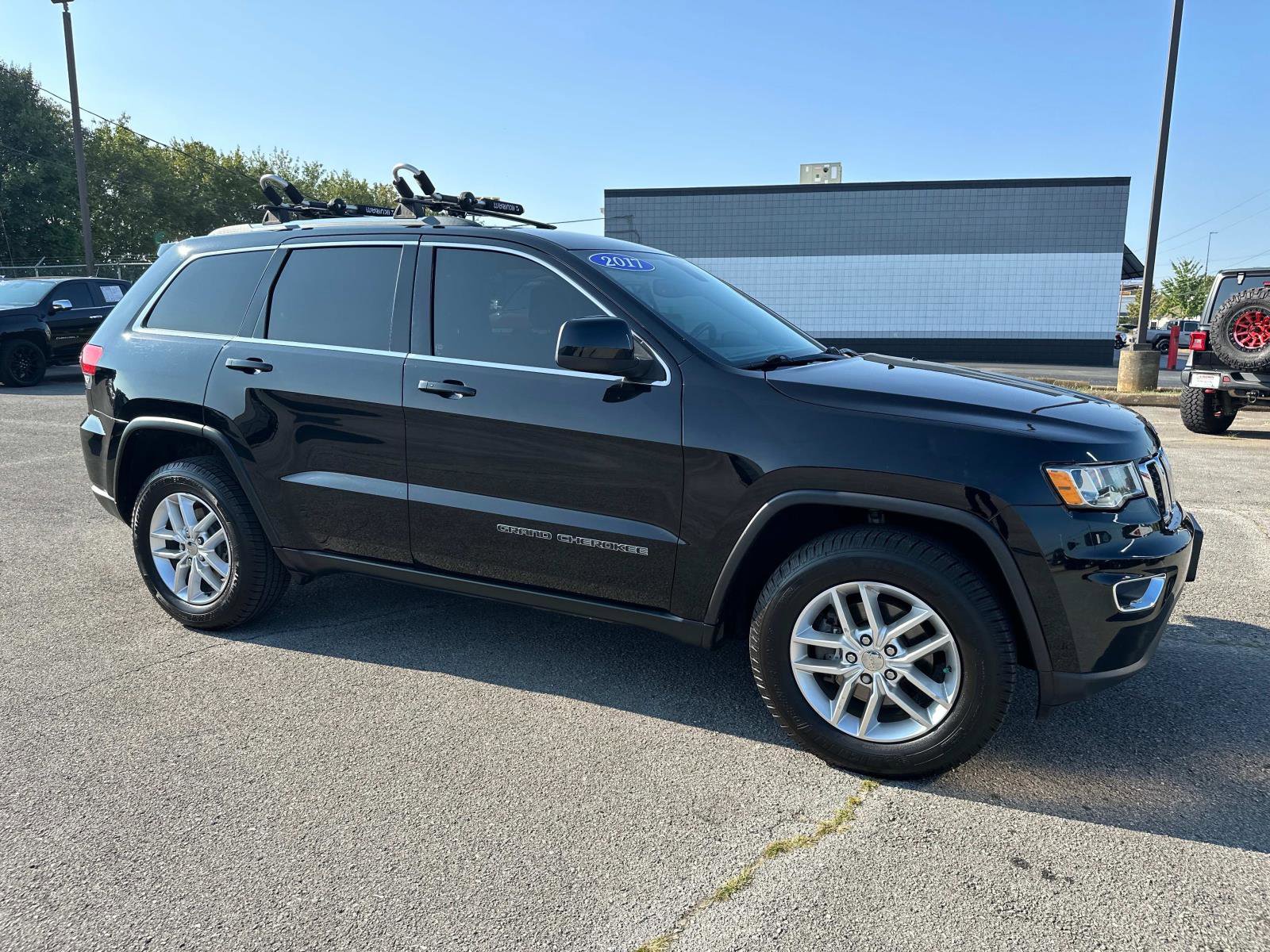 Used 2017 Jeep Grand Cherokee Laredo E with VIN 1C4RJFAG6HC684582 for sale in Chattanooga, TN