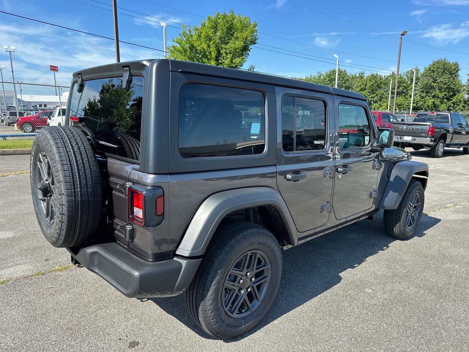 2025 Jeep Wrangler Sport photo 3