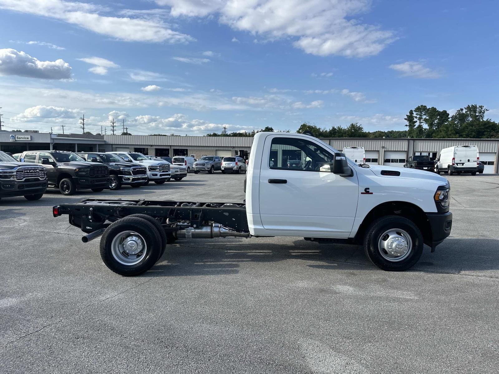 2024 Ram 3500 Tradesman photo 3