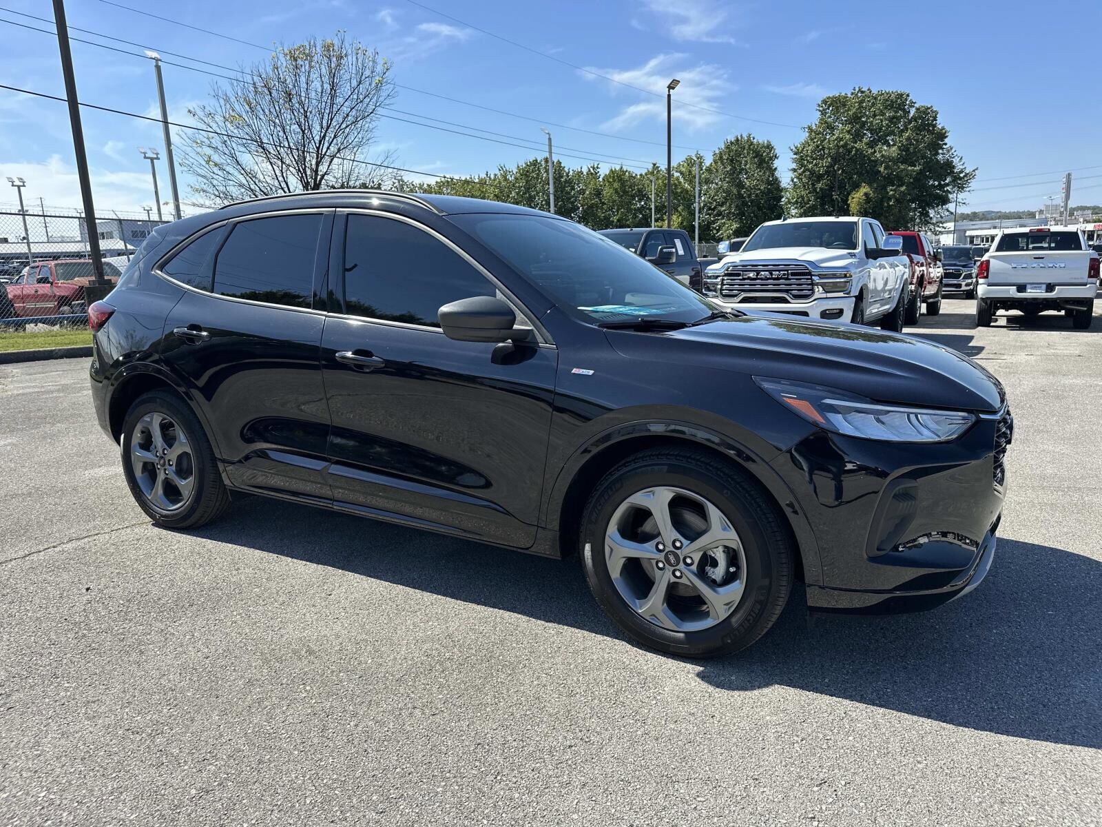 2023 Ford Escape ST-Line photo 2