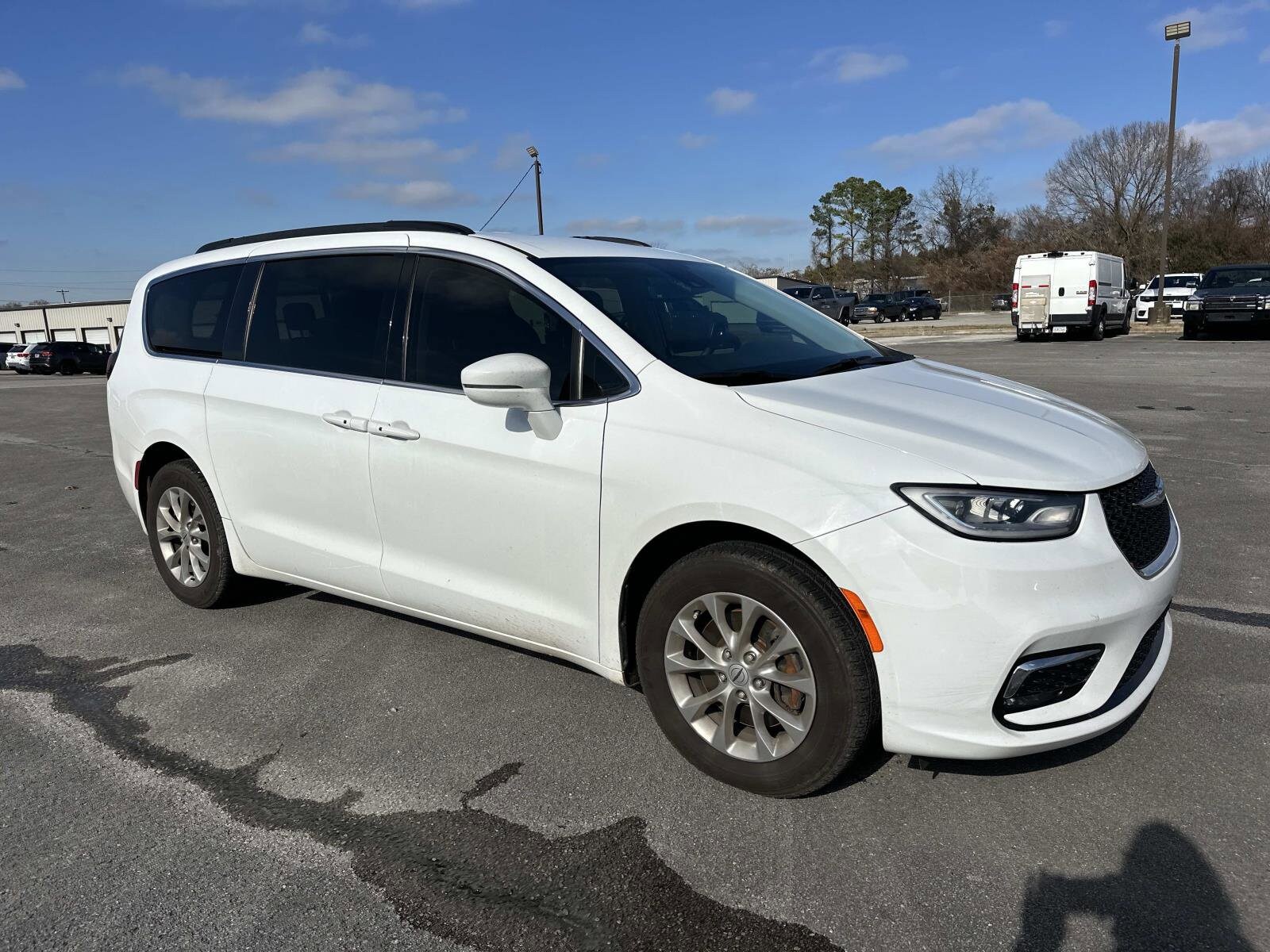 2022 Chrysler Pacifica Touring L photo 3