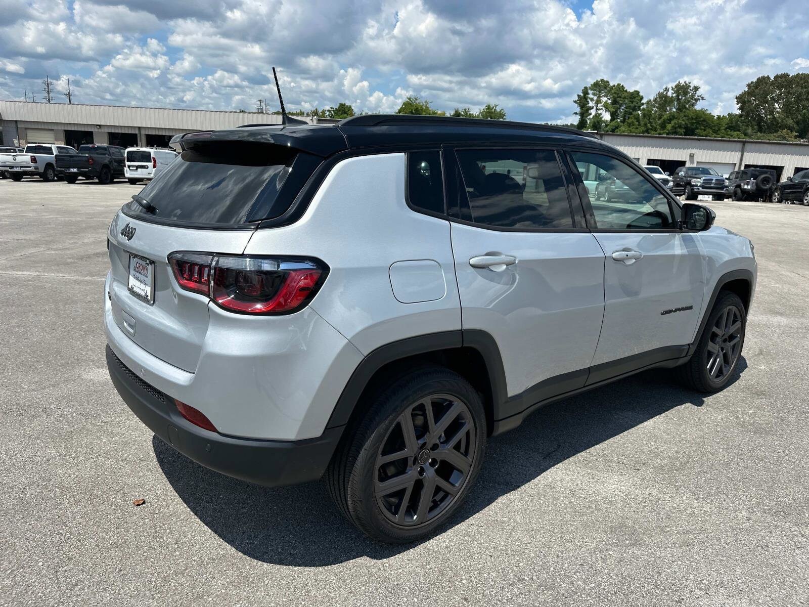2025 Jeep Compass Limited photo 2