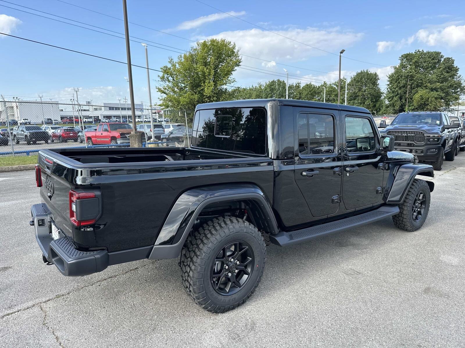 2025 Jeep Gladiator Sport photo 3
