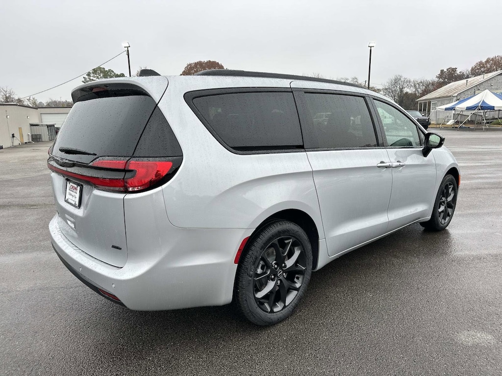 New 2026 Chrysler Pacifica Select Passenger Van