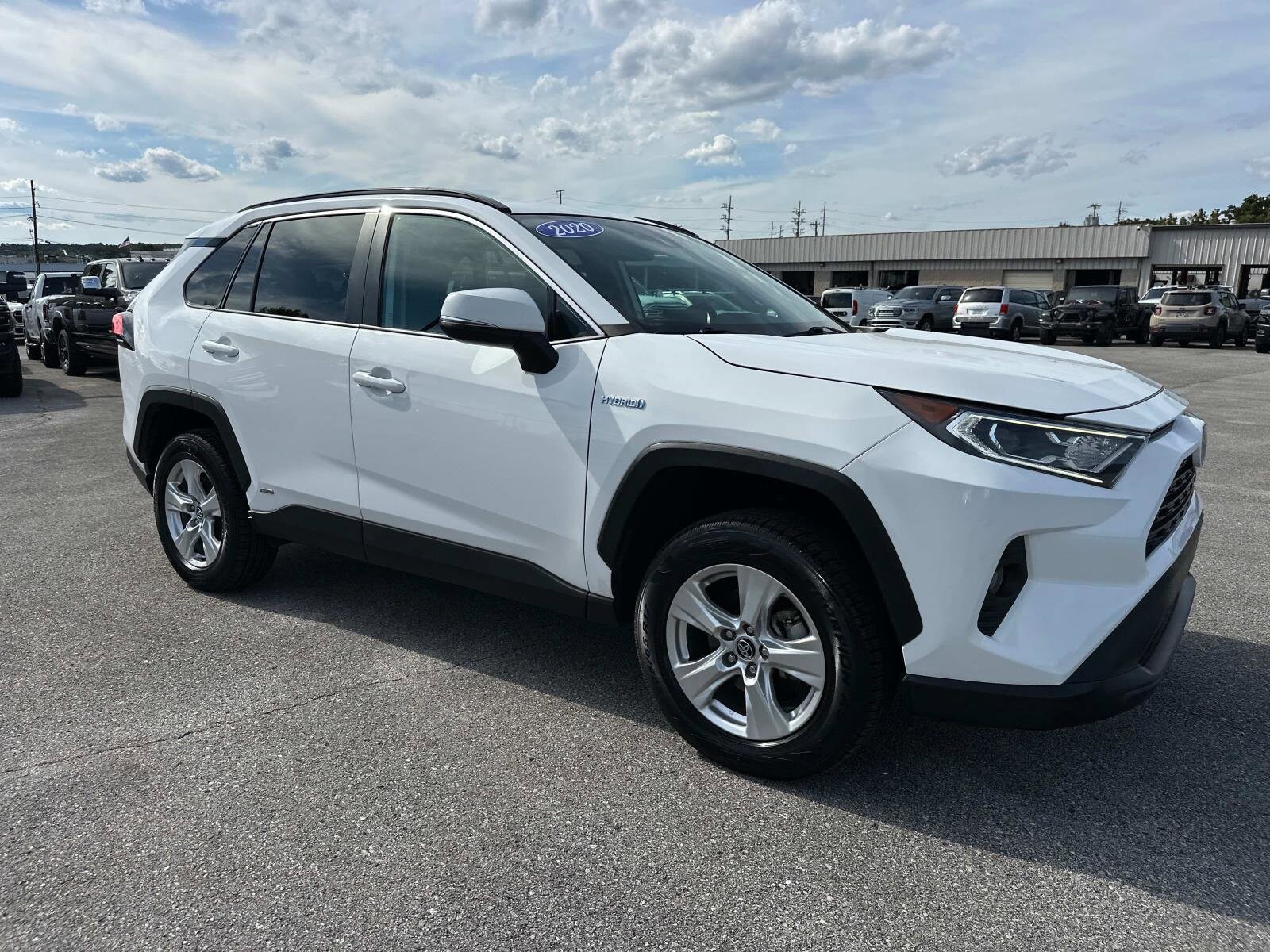 2020 Toyota RAV4 Hybrid XLE photo 2