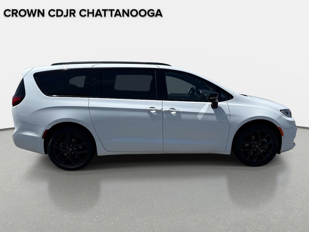 New 2026 Chrysler Pacifica Limited Passenger Van