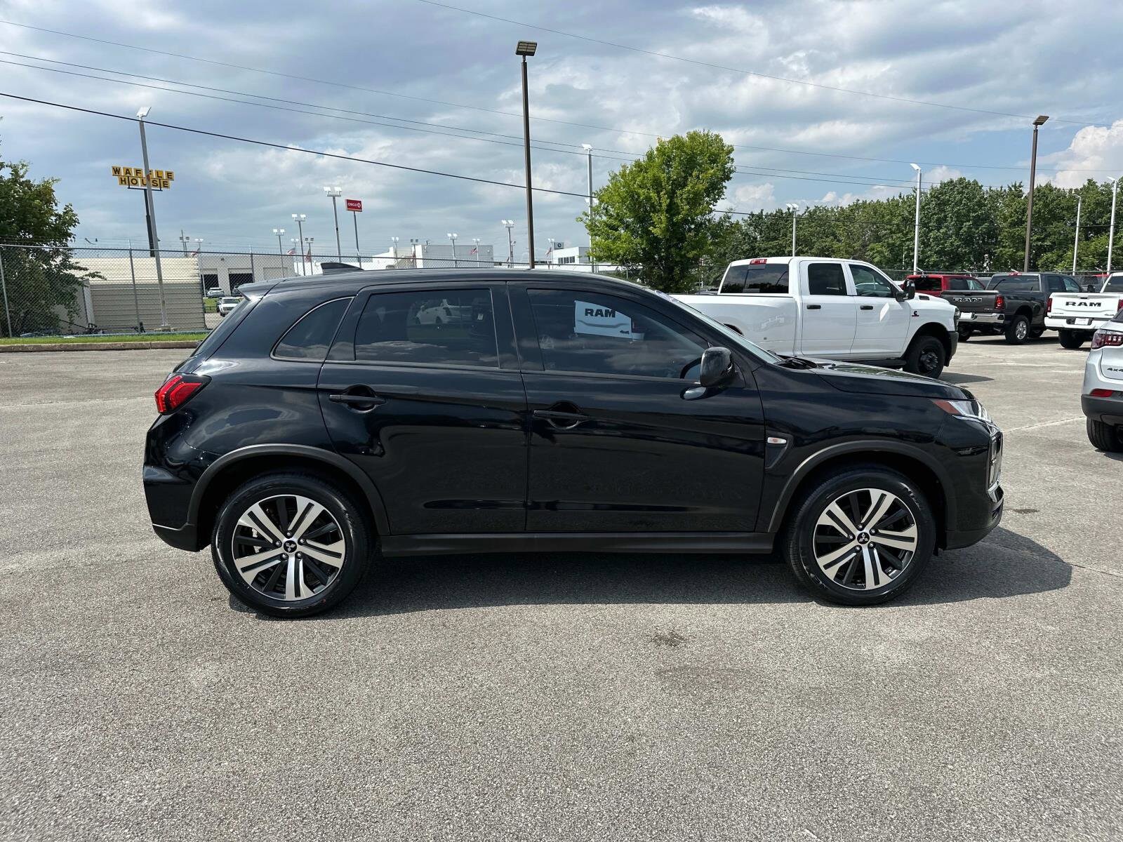 2020 Mitsubishi Outlander Sport ES photo 2