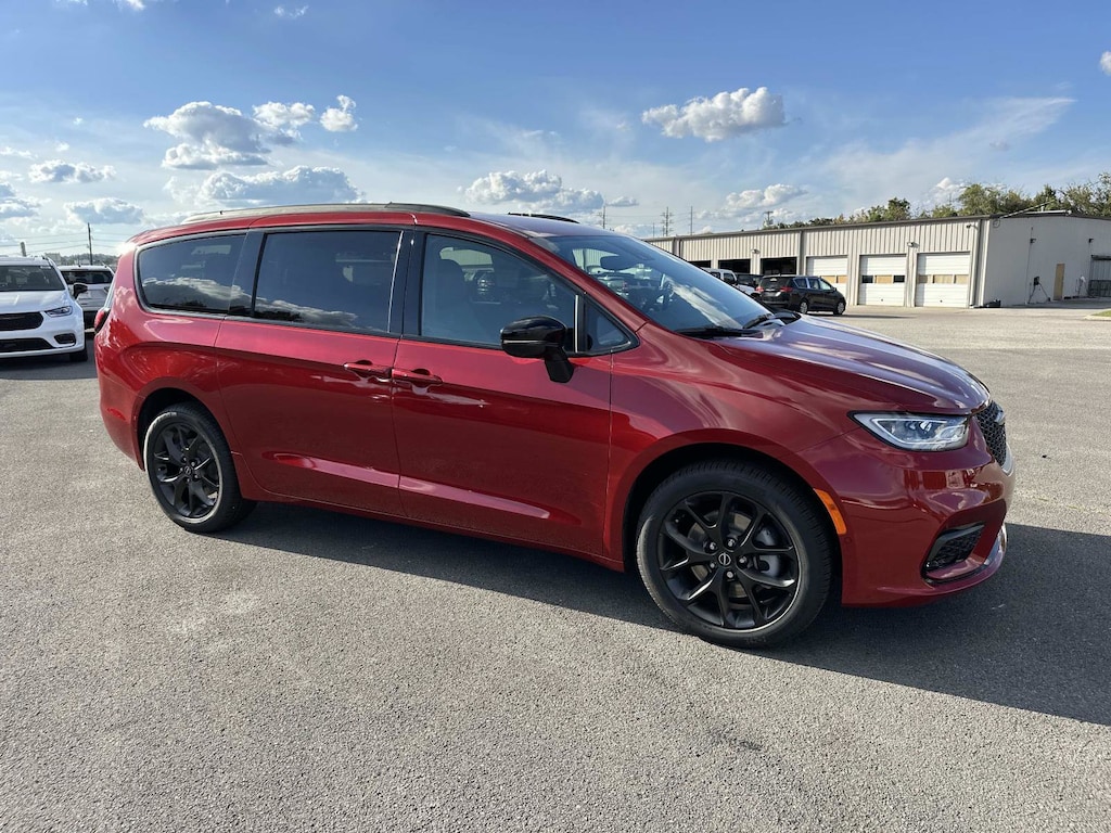 New 2026 Chrysler Pacifica Select Passenger Van