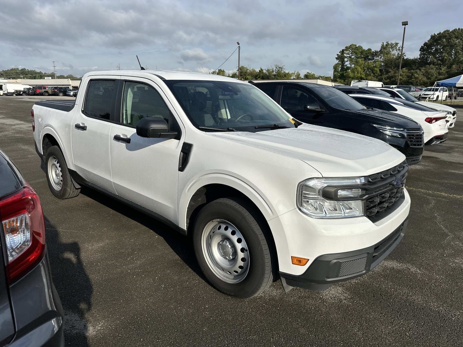 2022 Ford Maverick XL photo 2