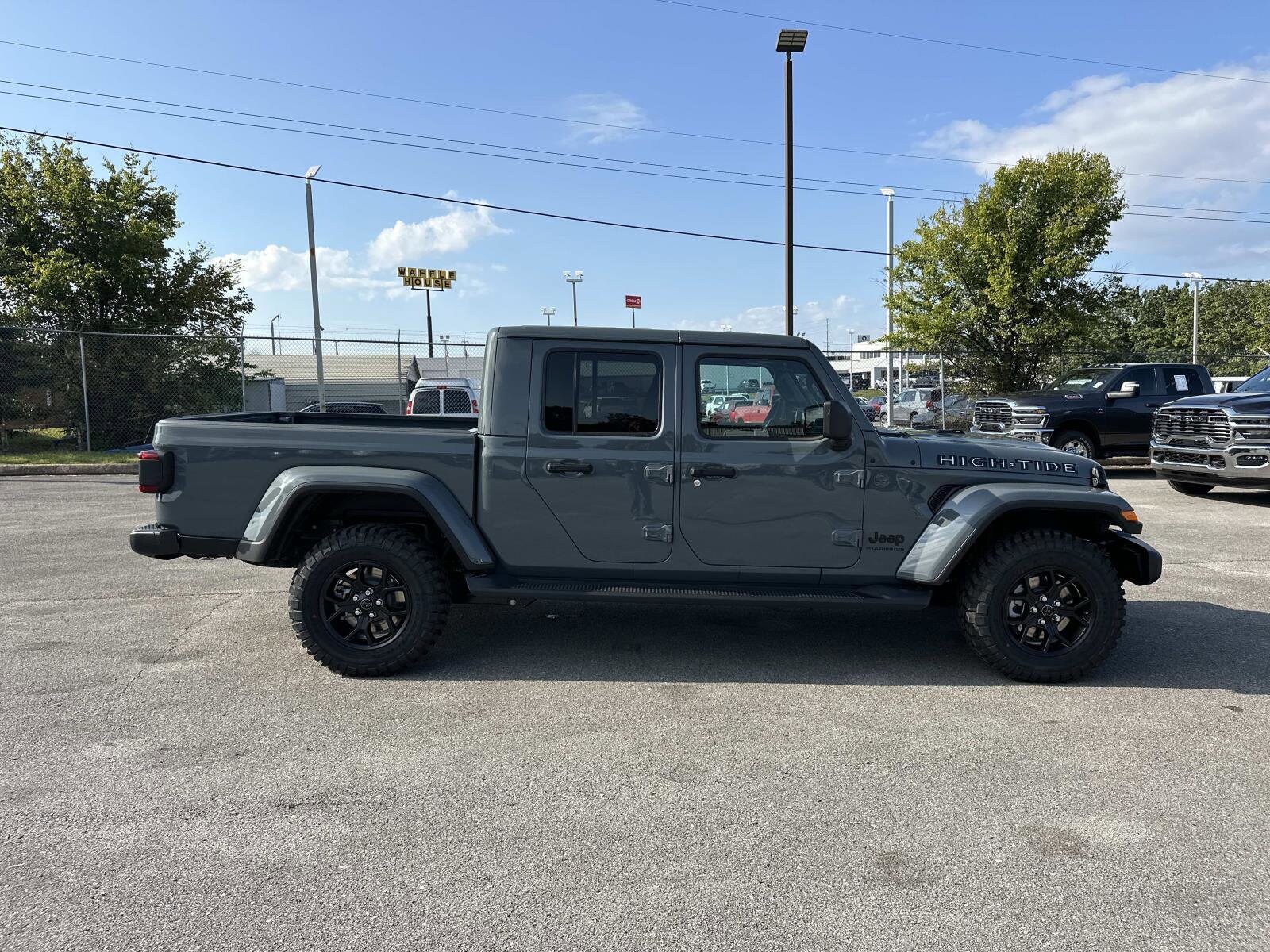 2025 Jeep Gladiator Sport photo 3