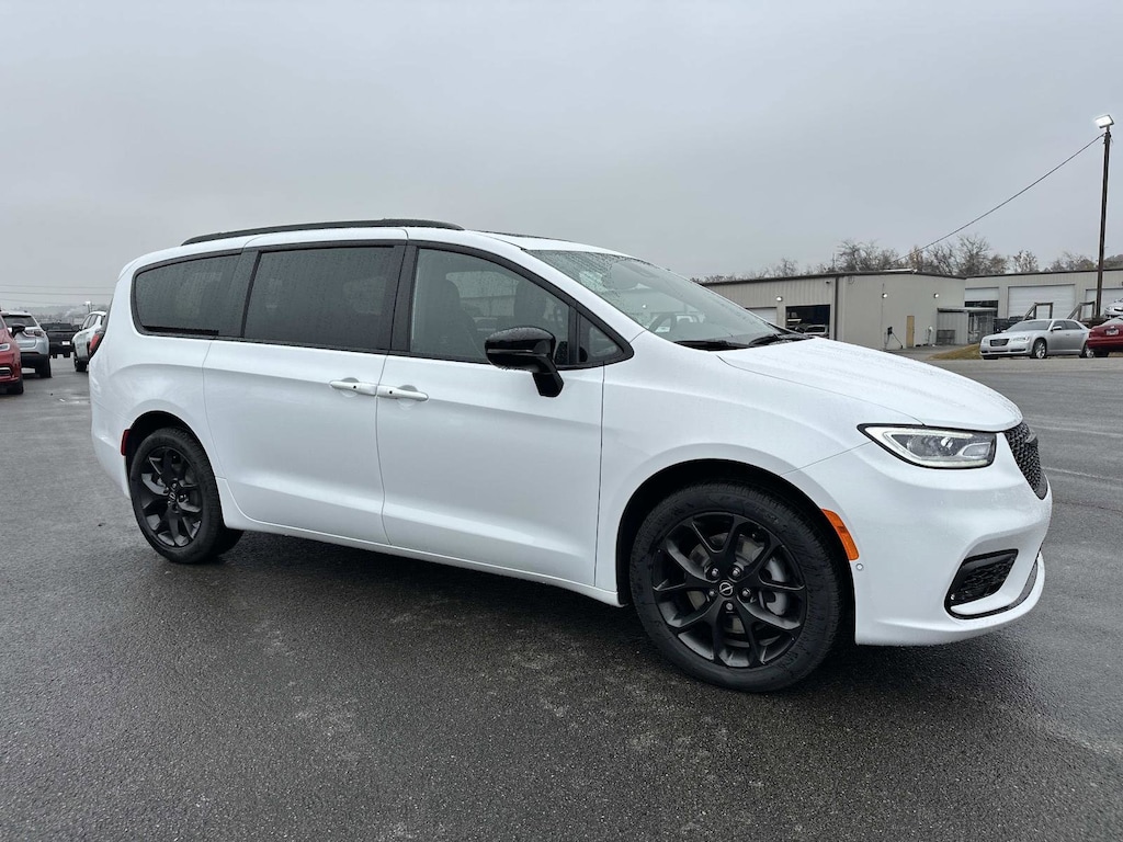 New 2026 Chrysler Pacifica Limited Passenger Van