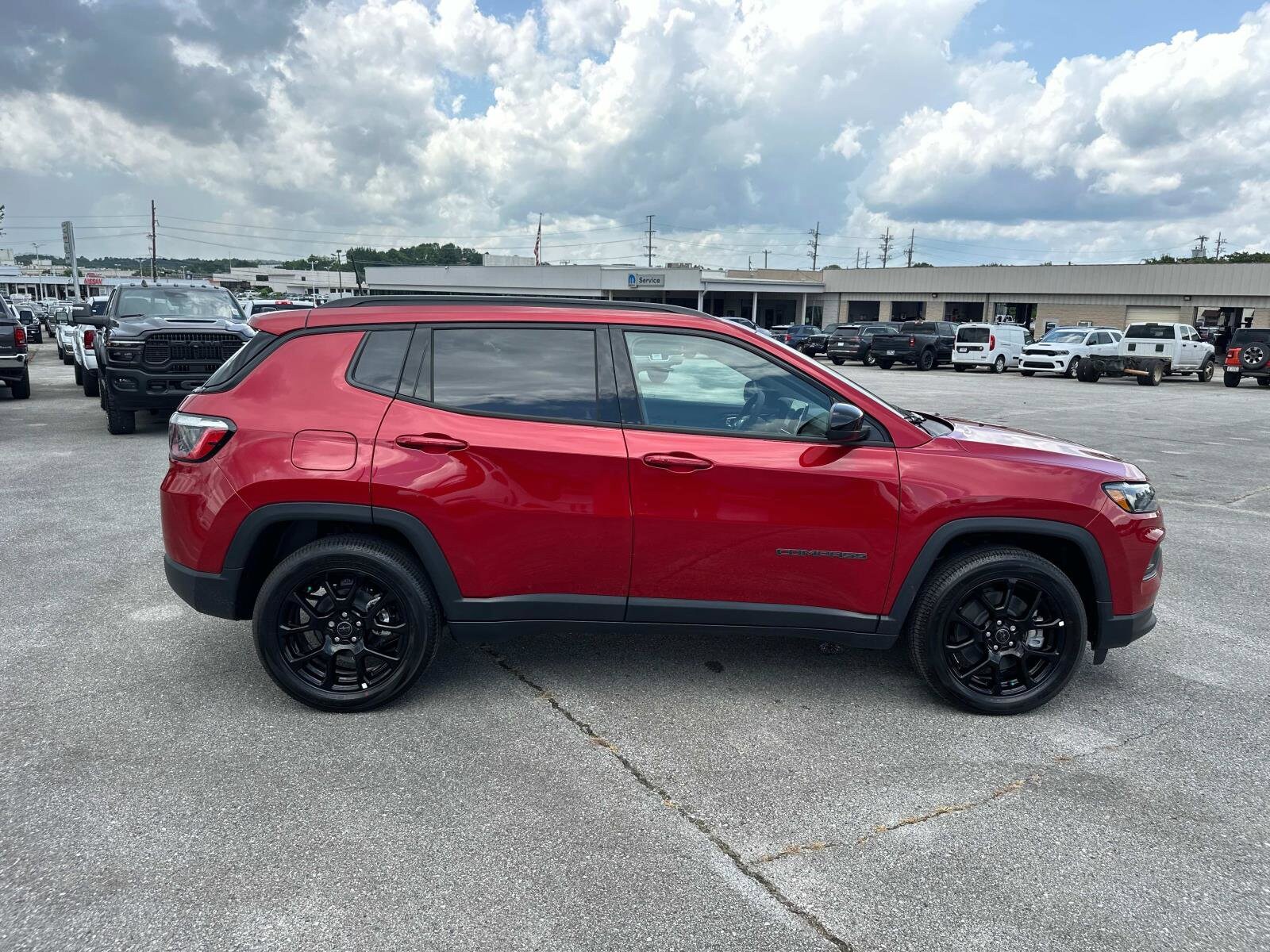 2025 Jeep Compass Latitude Sport photo 2
