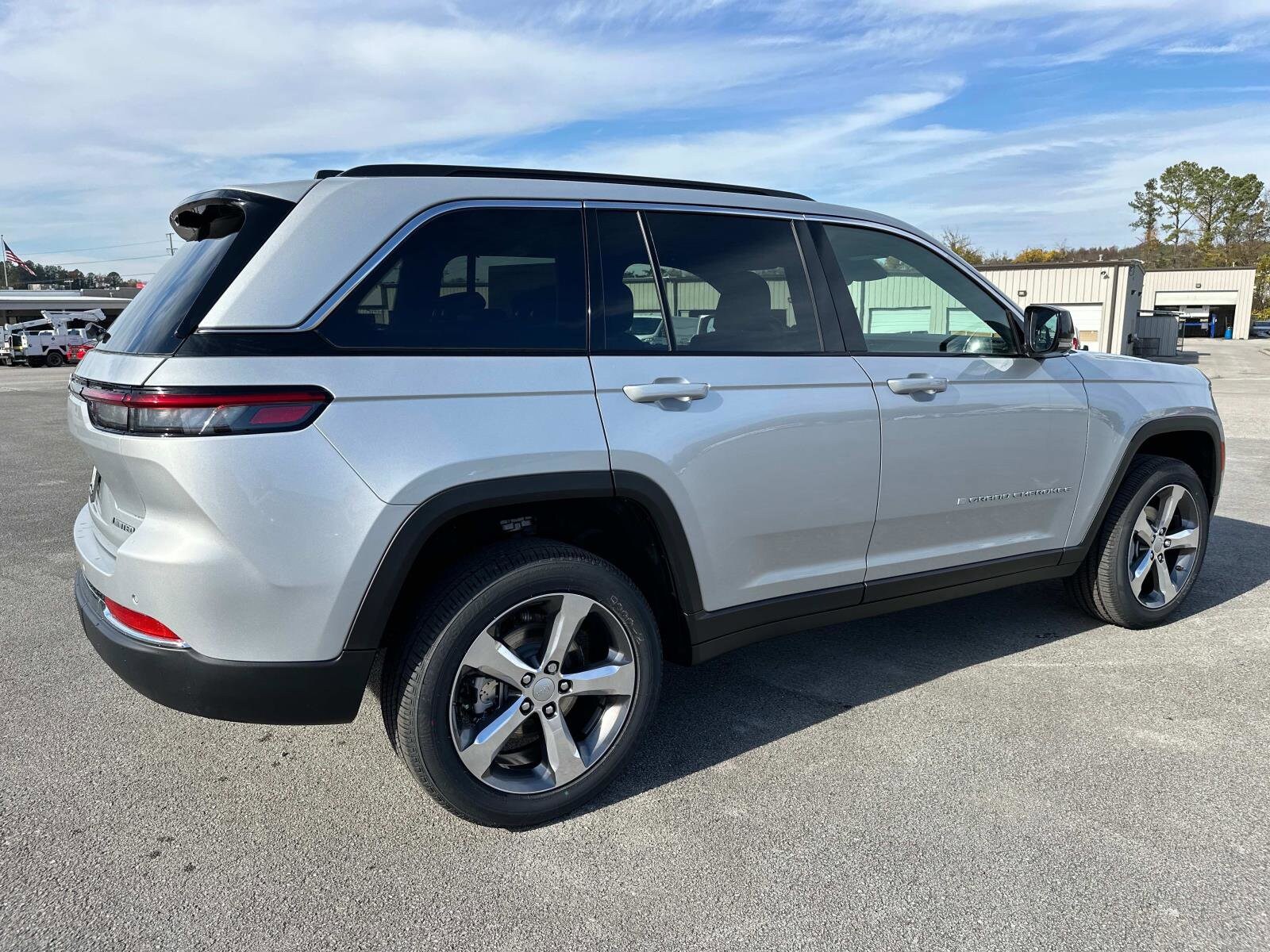 2025 Jeep Grand Cherokee Limited photo 3