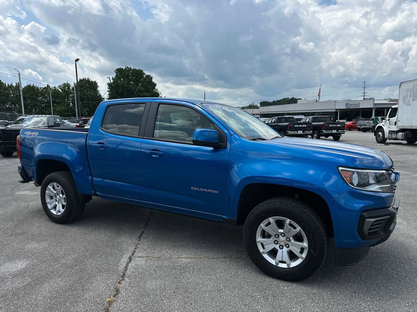 2022 Chevrolet Colorado LT photo 2