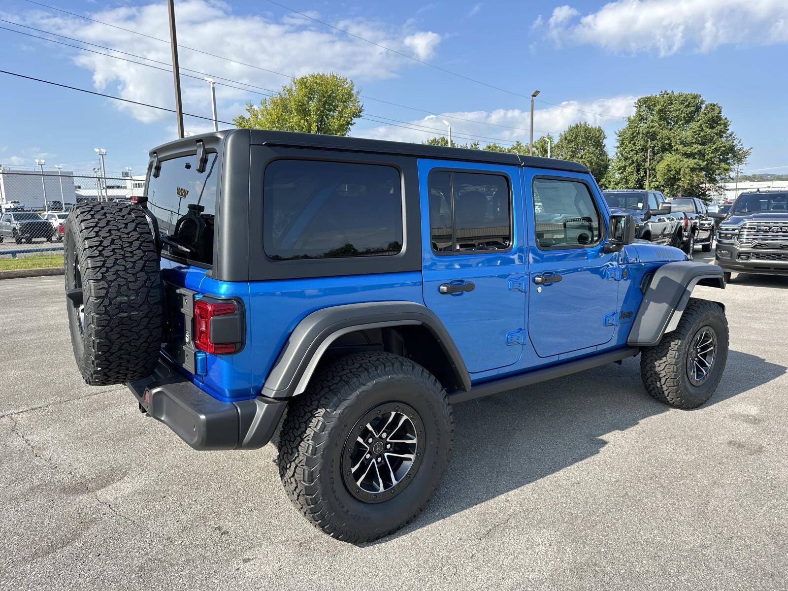 2025 Jeep Wrangler Sport photo 3