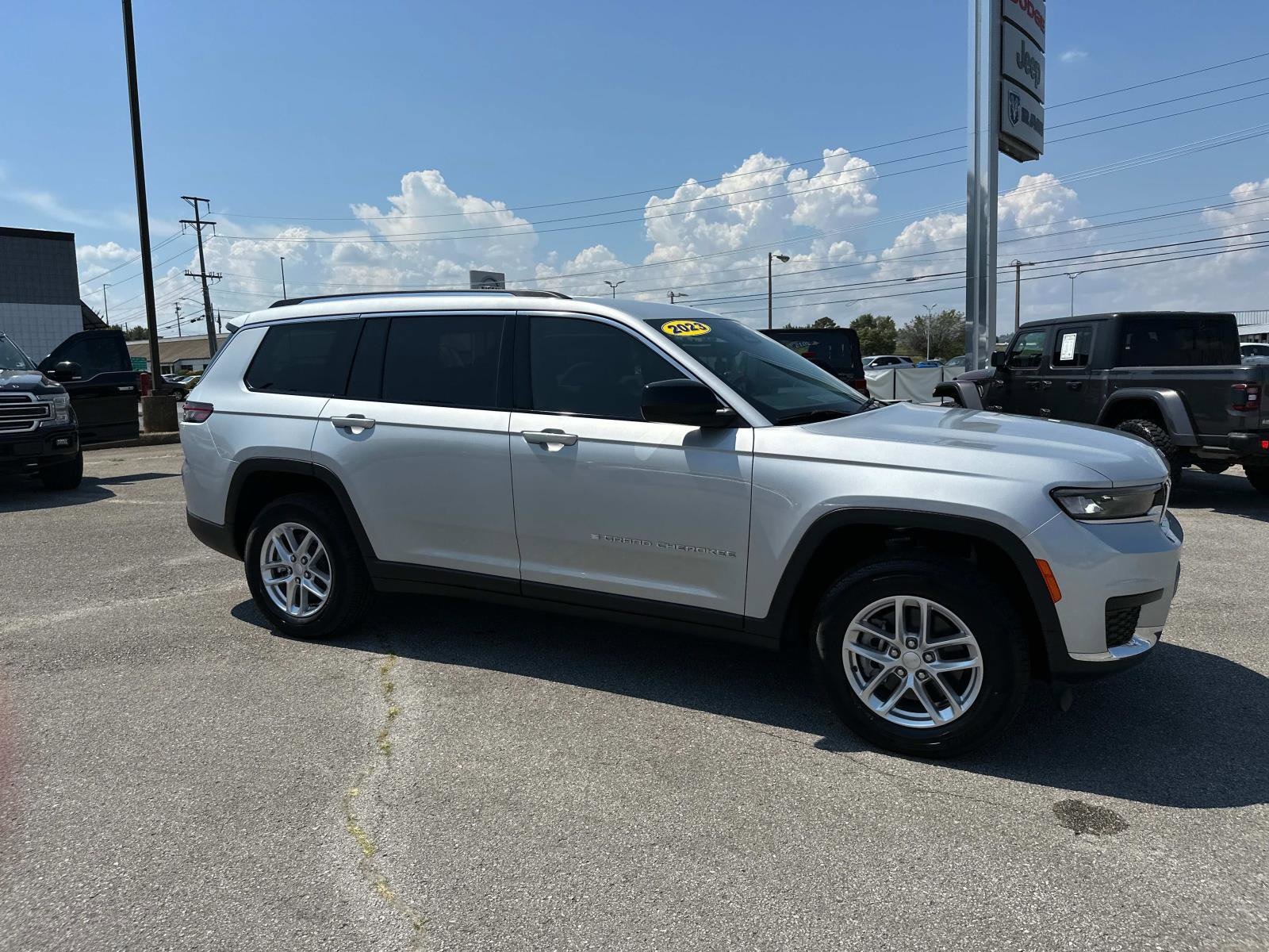 Used 2023 Jeep Grand Cherokee L Laredo with VIN 1C4RJJAG8P8836172 for sale in Chattanooga, TN