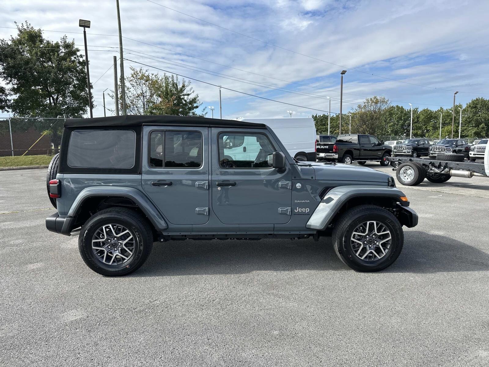 2024 Jeep Wrangler Sahara photo 3
