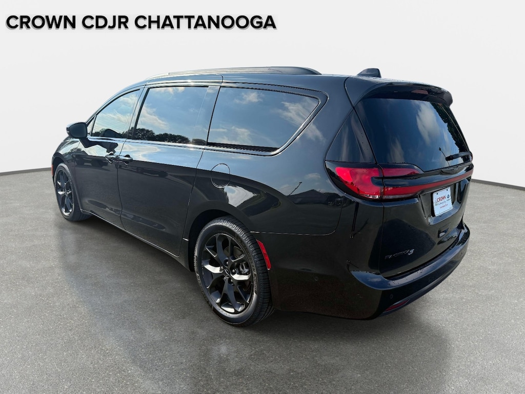 Used 2023 Chrysler Pacifica Touring L Touring L FWD