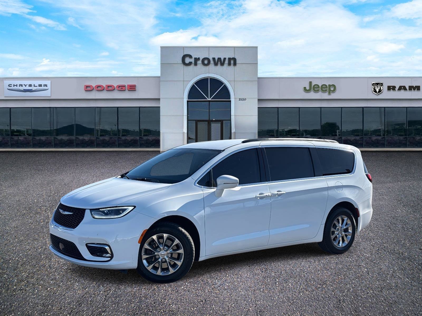 2022 Chrysler Pacifica Touring L's photo