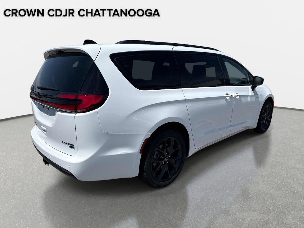 New 2026 Chrysler Pacifica Limited Passenger Van