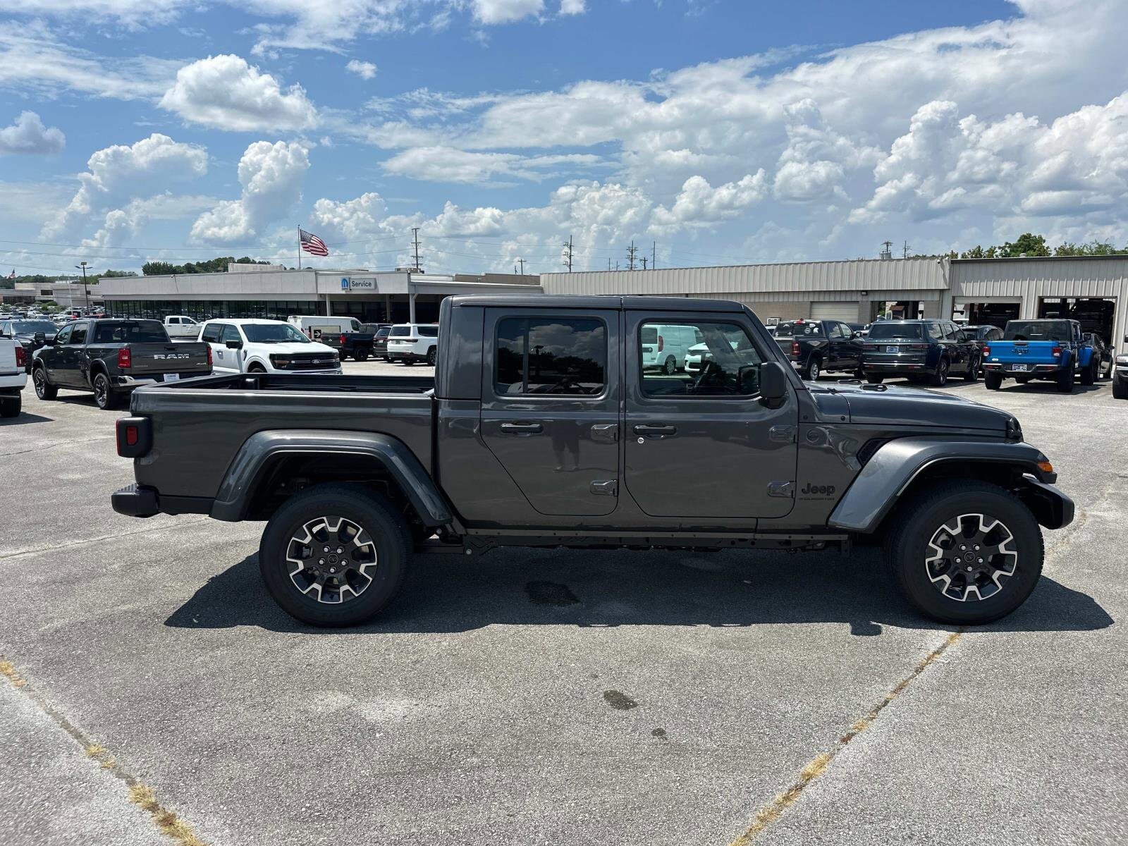 2025 Jeep Gladiator Sport photo 3