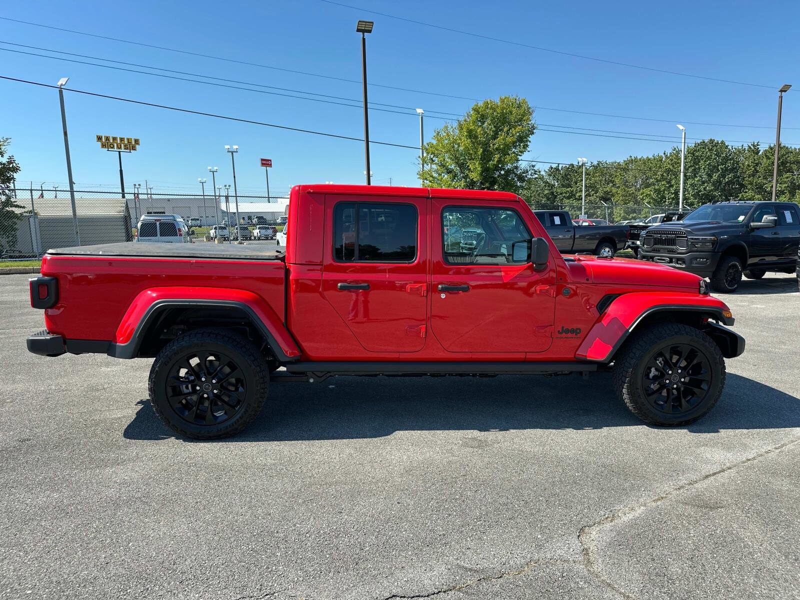 2025 Jeep Gladiator Sport photo 3