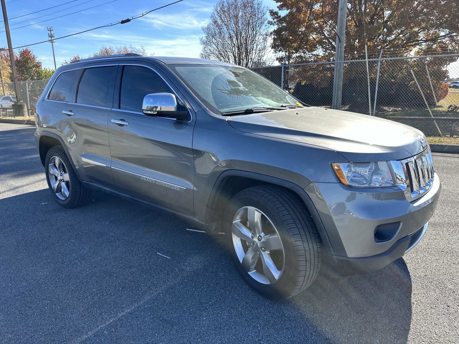 2011 Jeep Grand Cherokee Overland photo 3