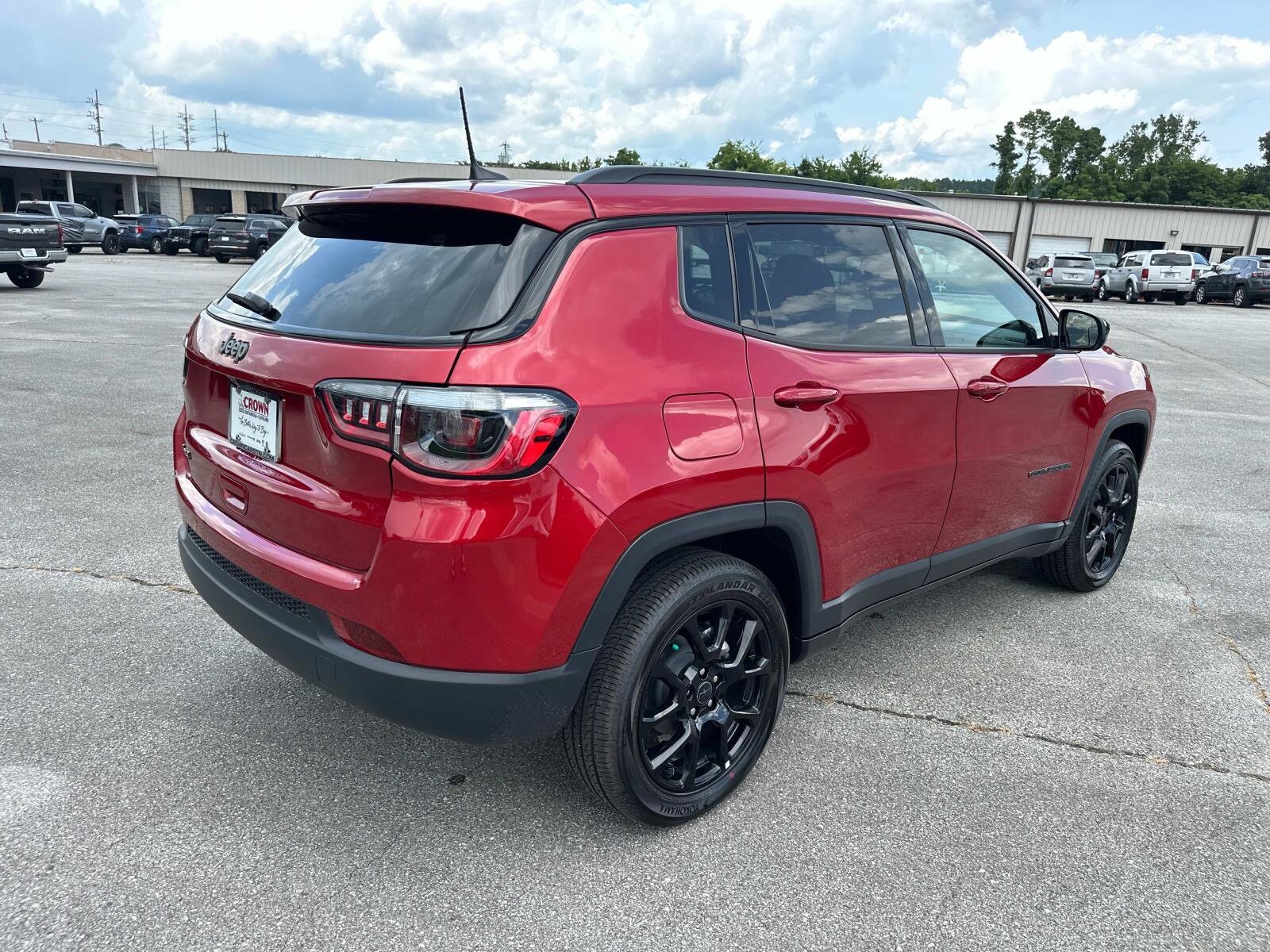 2025 Jeep Compass Latitude Sport photo 3