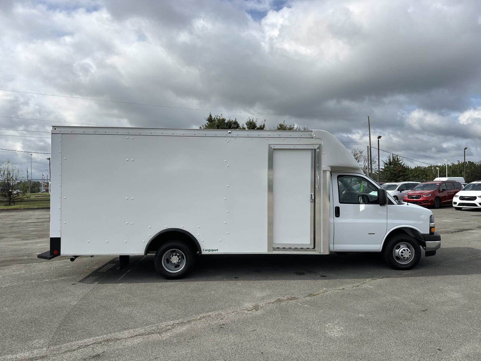 2022 Chevrolet Express Cutaway Work Van photo 2