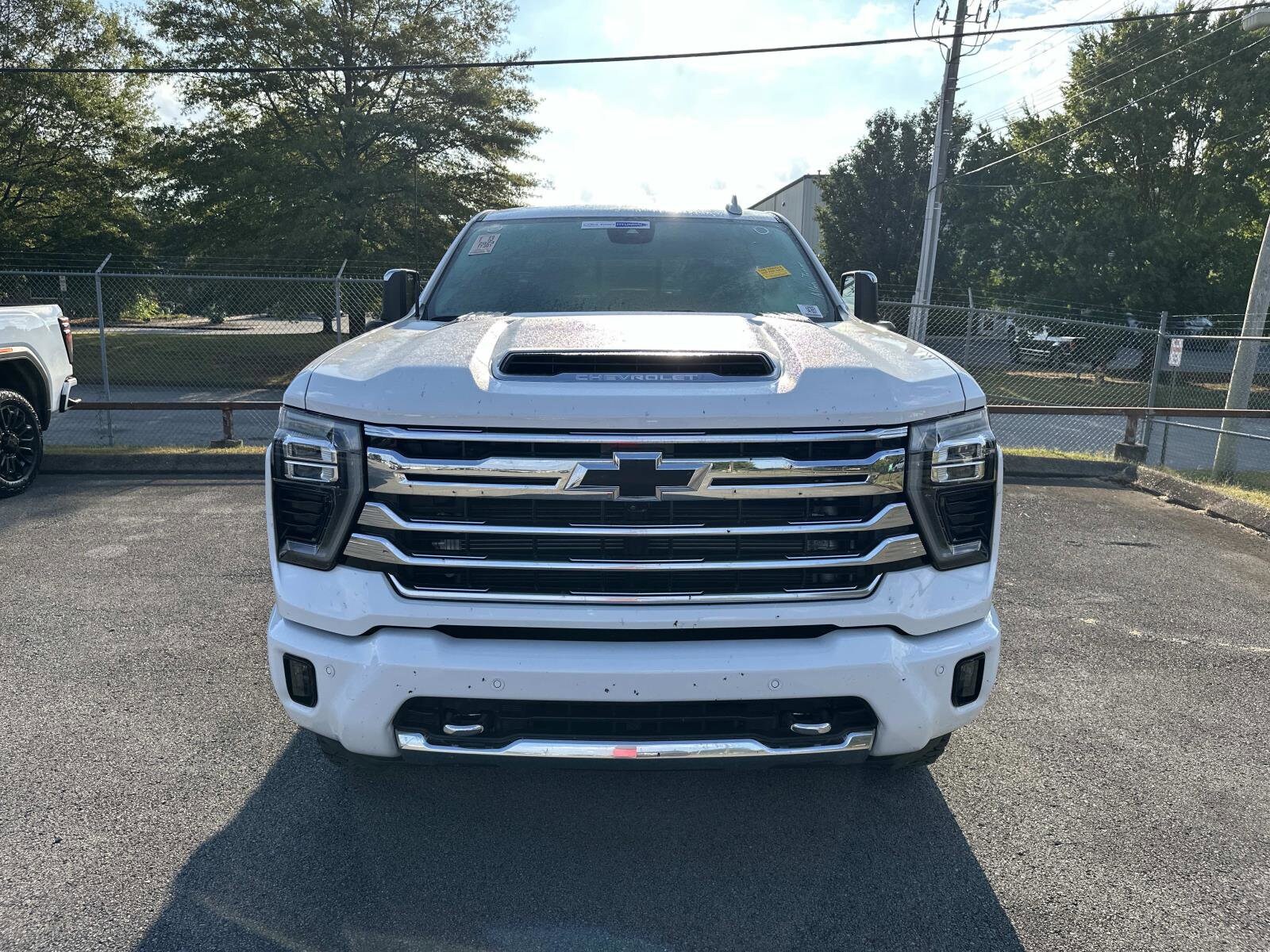 2024 Chevrolet Silverado 2500HD High Country photo 2