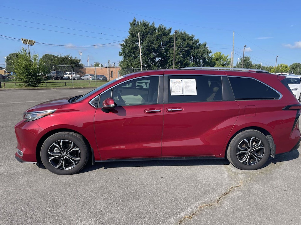 Used 2025 Toyota Sienna Platinum Platinum AWD 7-Passenger