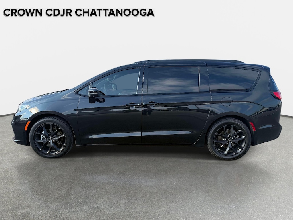 Used 2023 Chrysler Pacifica Touring L Touring L FWD