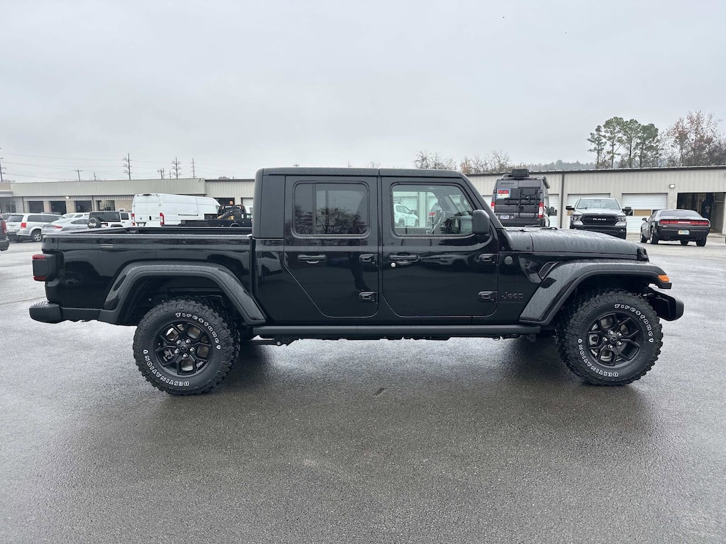 New 2025 Jeep Gladiator Sport Pickup
