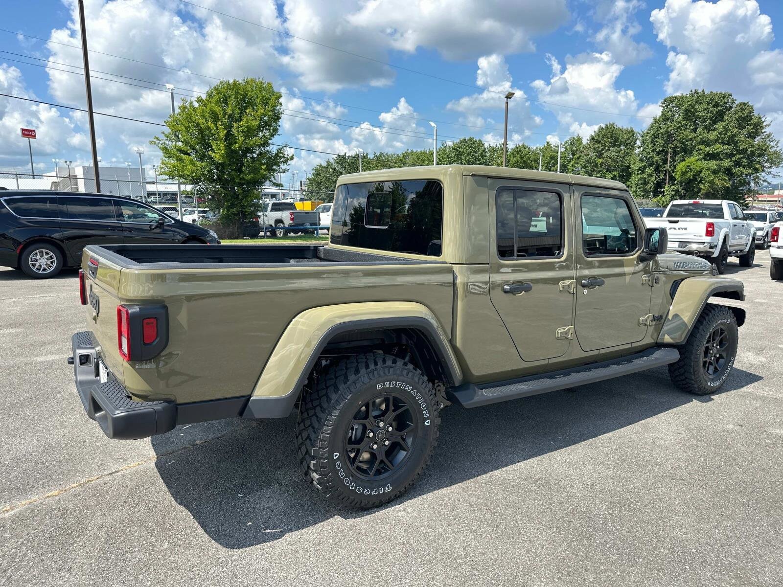 2025 Jeep Gladiator Sport photo 3