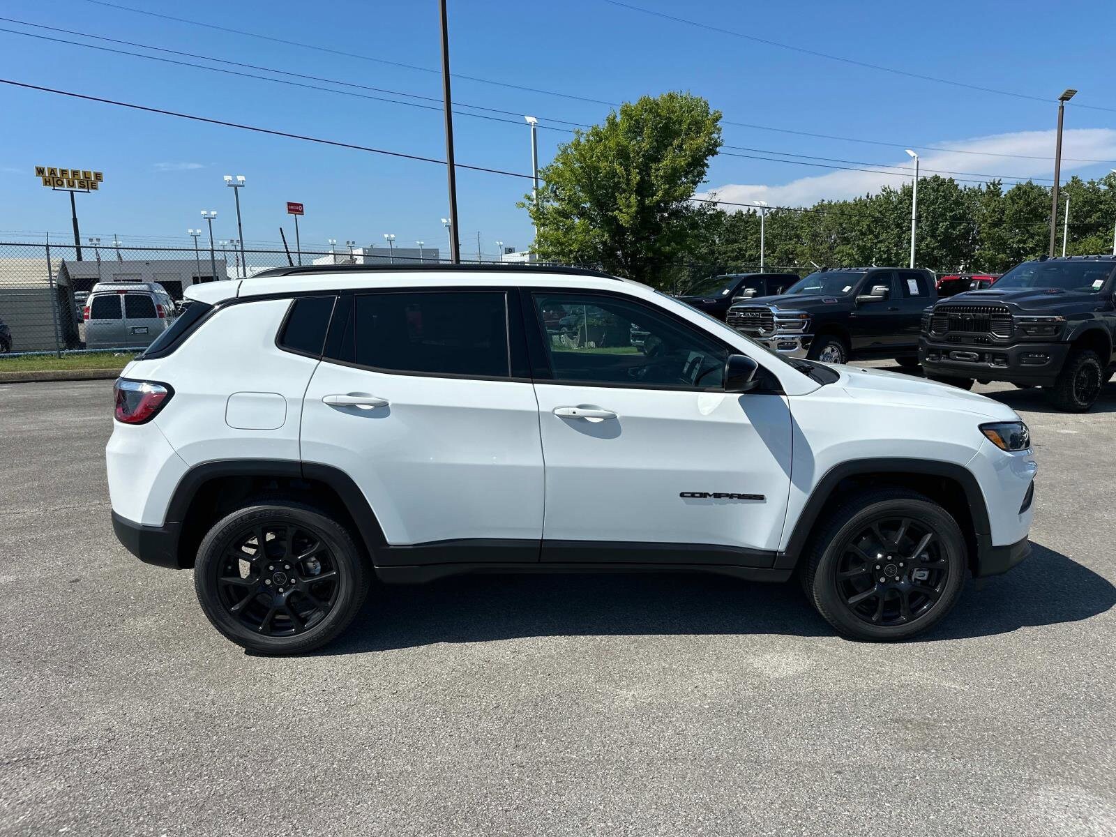 2025 Jeep Compass Latitude photo 2