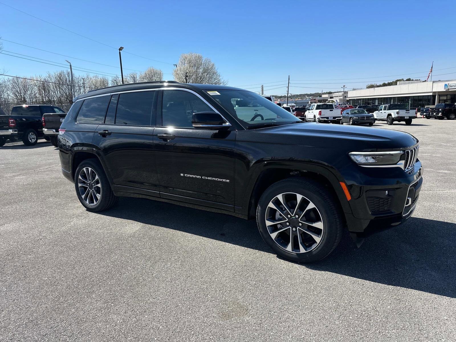 2025 Jeep Grand Cherokee Overland photo 2